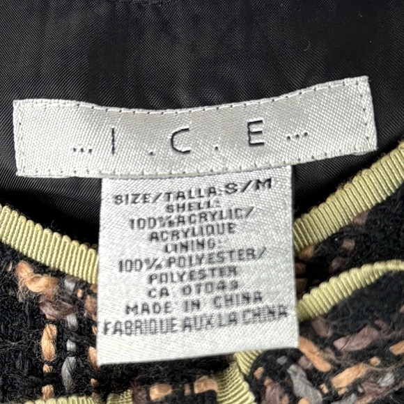 I.C.E. Elegant Black and Cream Plaid Cape with Bow at Closure - Picture 3 of 10